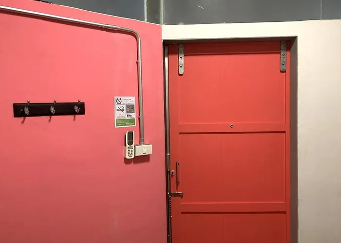 สลีปชีป ภูเก็ต โฮสเทล  Phuket